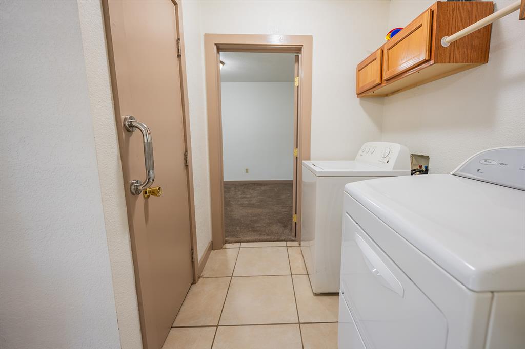 603 E Charles Street Property Photo 18