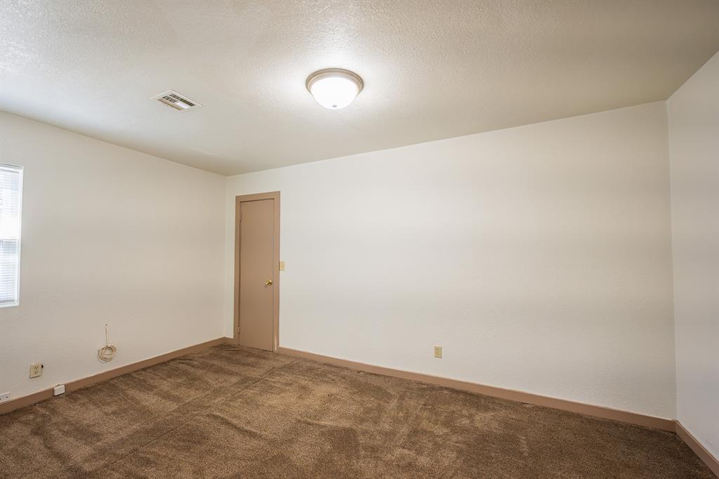 603 E Charles Street Property Photo 20