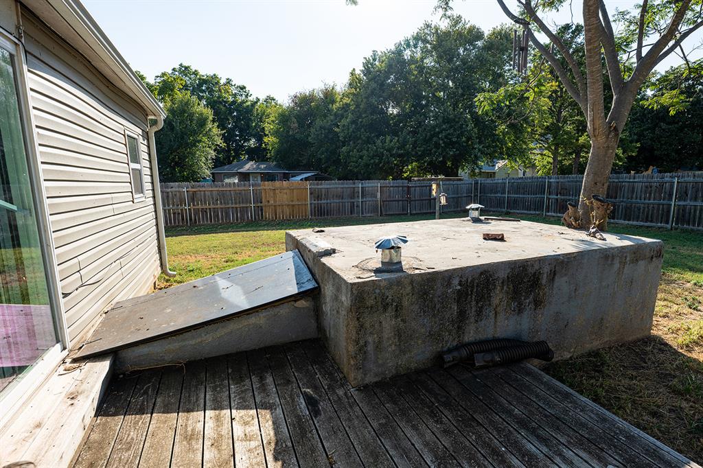 603 E Charles Street Property Photo 23