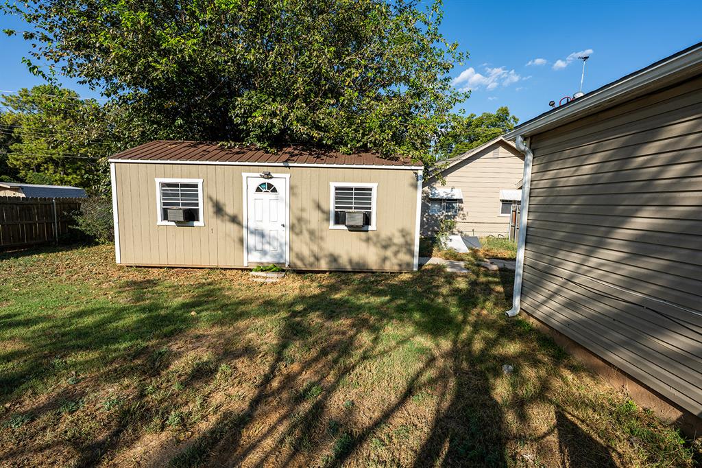 603 E Charles Street Property Photo 24