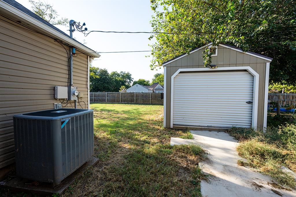 603 E Charles Street Property Photo 25