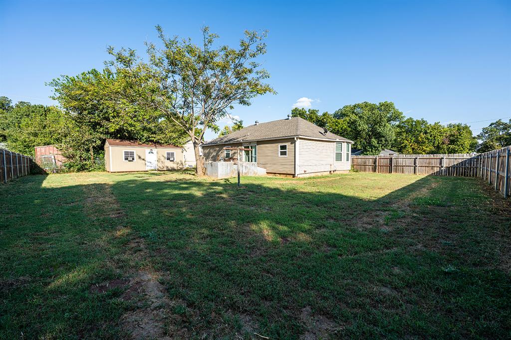 603 E Charles Street Property Photo 28