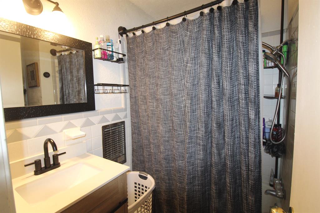 408 English Drive Property Photo 28