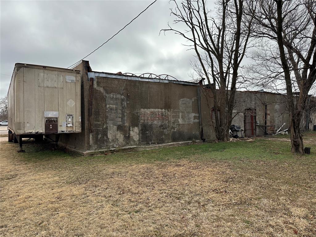 107 E Main Street Property Photo 2
