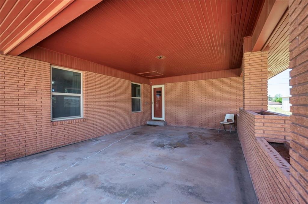 412 S Carol Street Property Photo 4