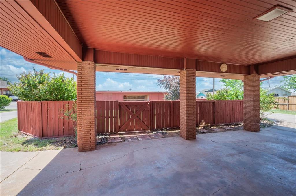 412 S Carol Street Property Photo 7