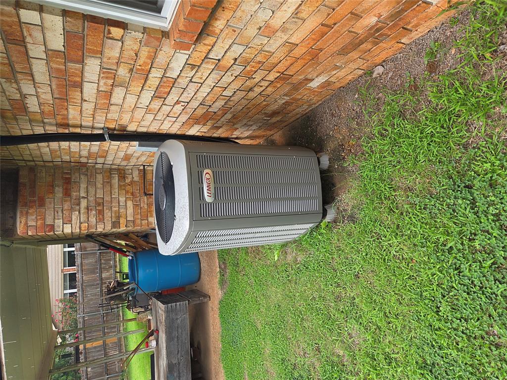 2714 Forest Oaks Circle Property Photo 3