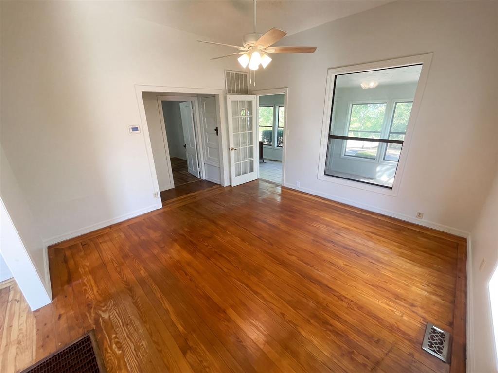 323 W 7th Street Property Photo 3