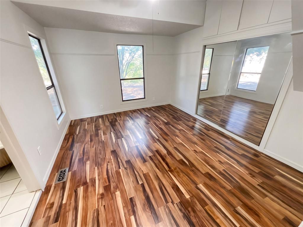 323 W 7th Street Property Photo 4