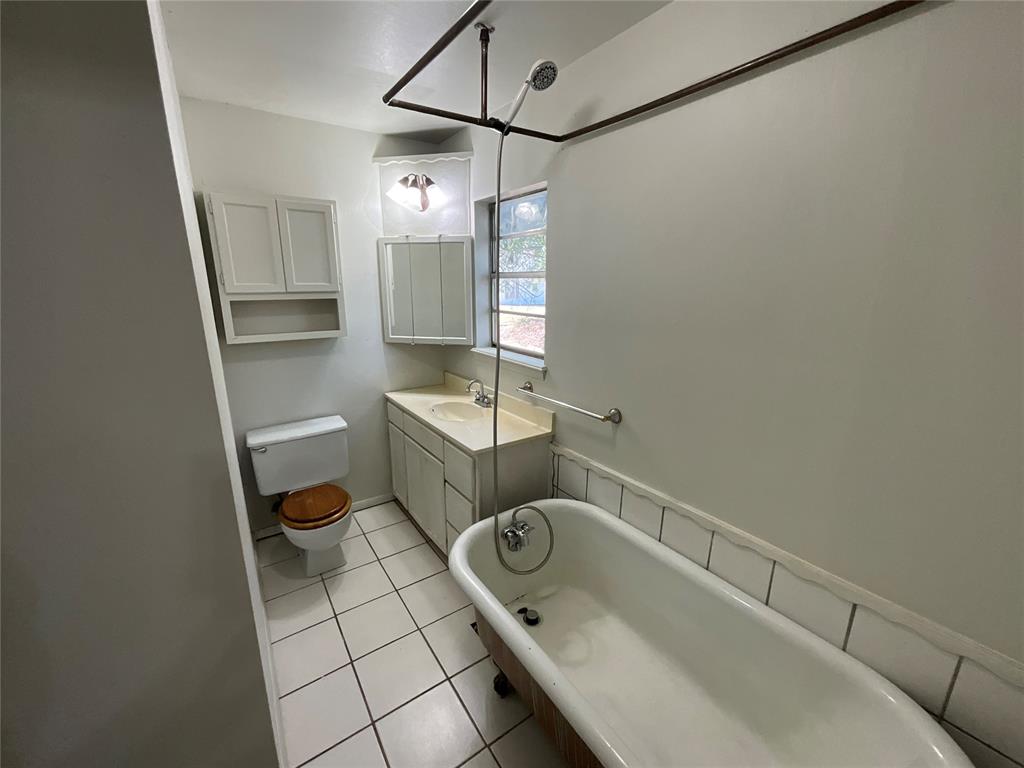 323 W 7th Street Property Photo 7