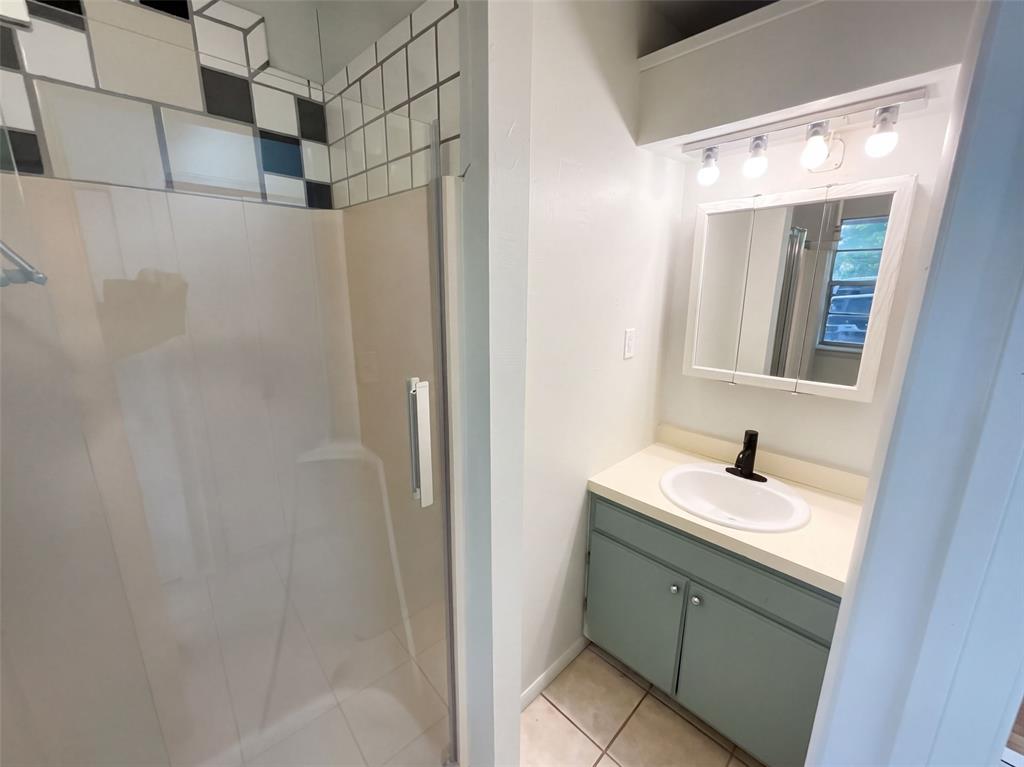 323 W 7th Street Property Photo 8