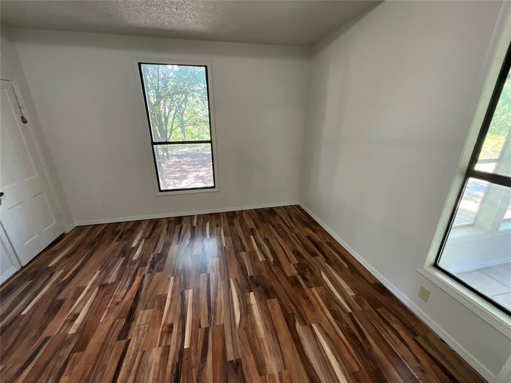 323 W 7th Street Property Photo 9