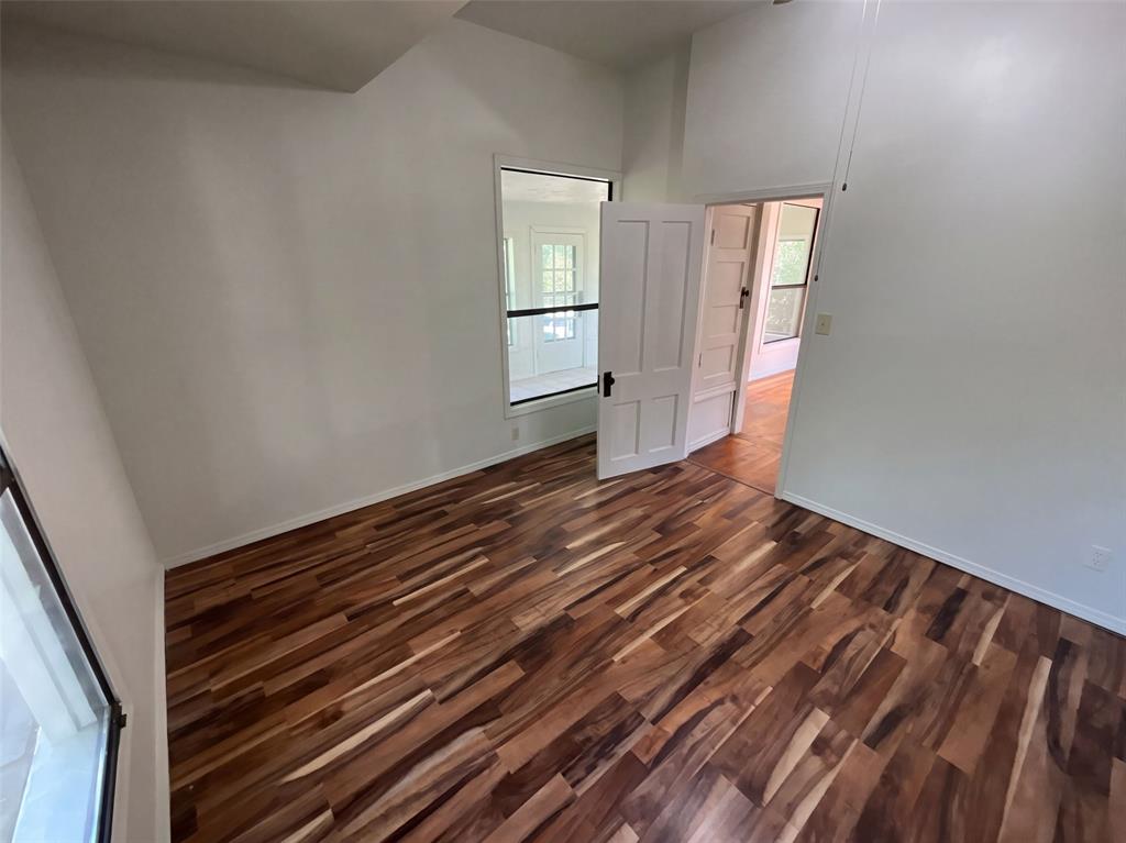 323 W 7th Street Property Photo 10