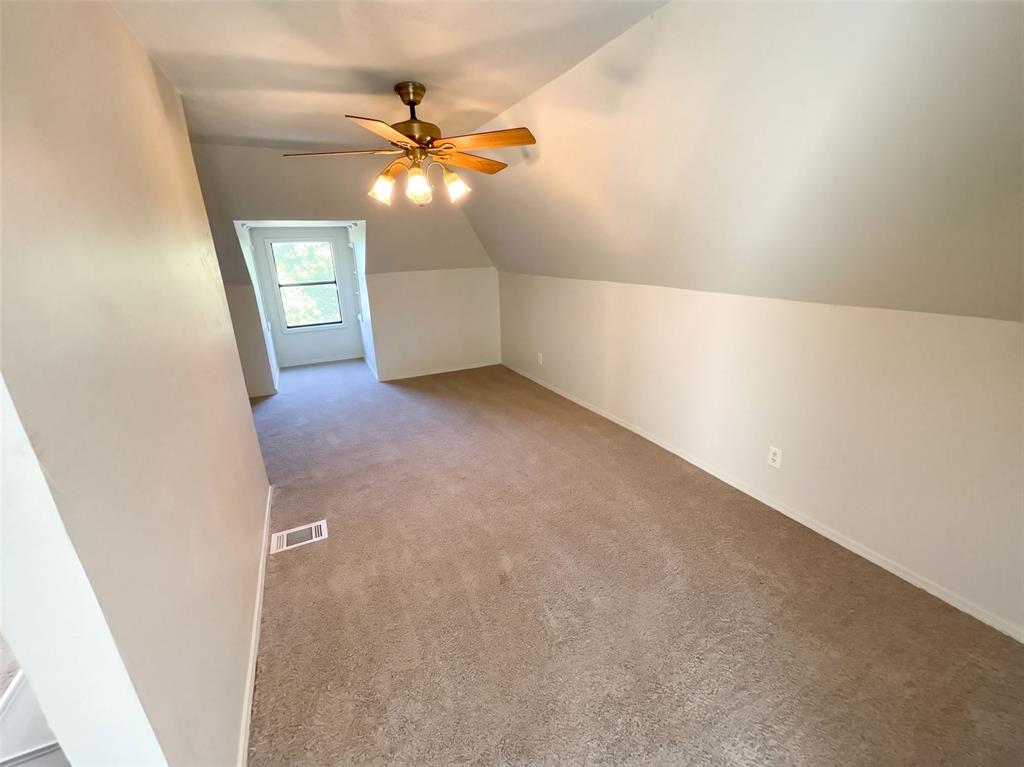 323 W 7th Street Property Photo 11