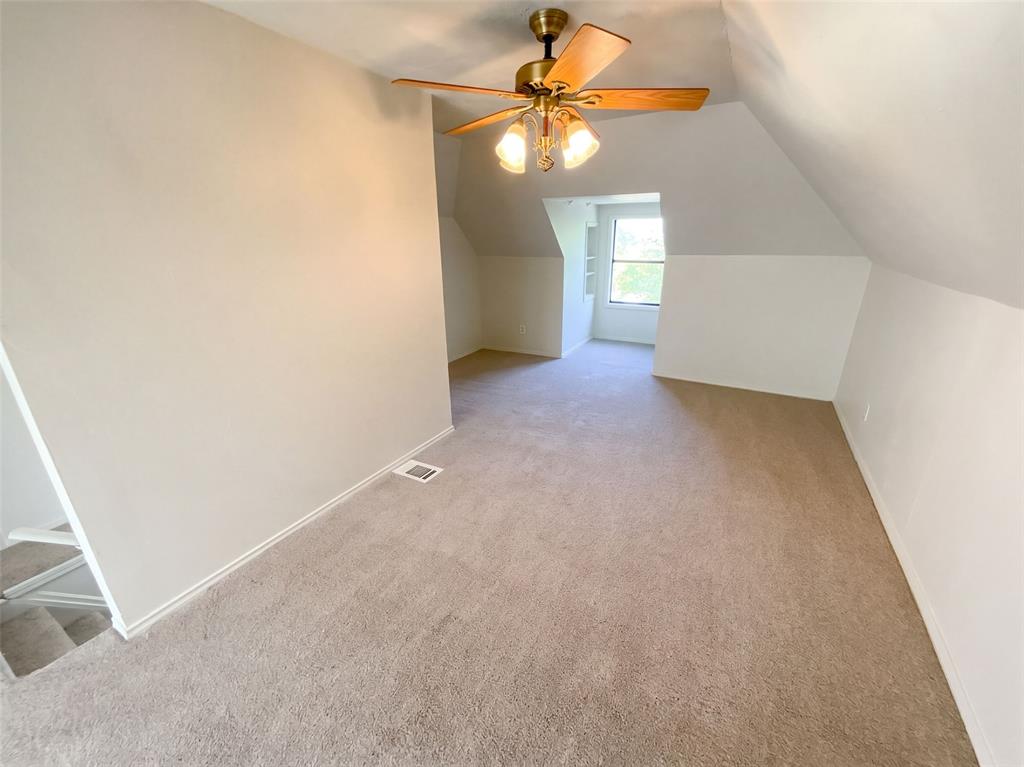 323 W 7th Street Property Photo 12