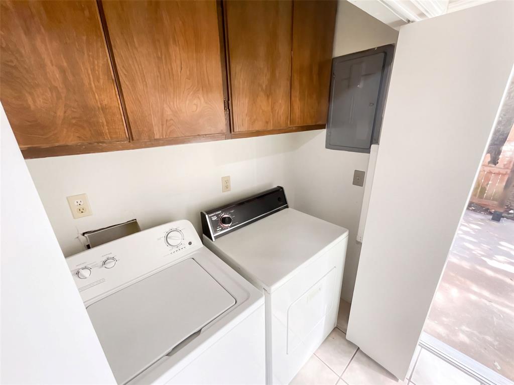 323 W 7th Street Property Photo 13