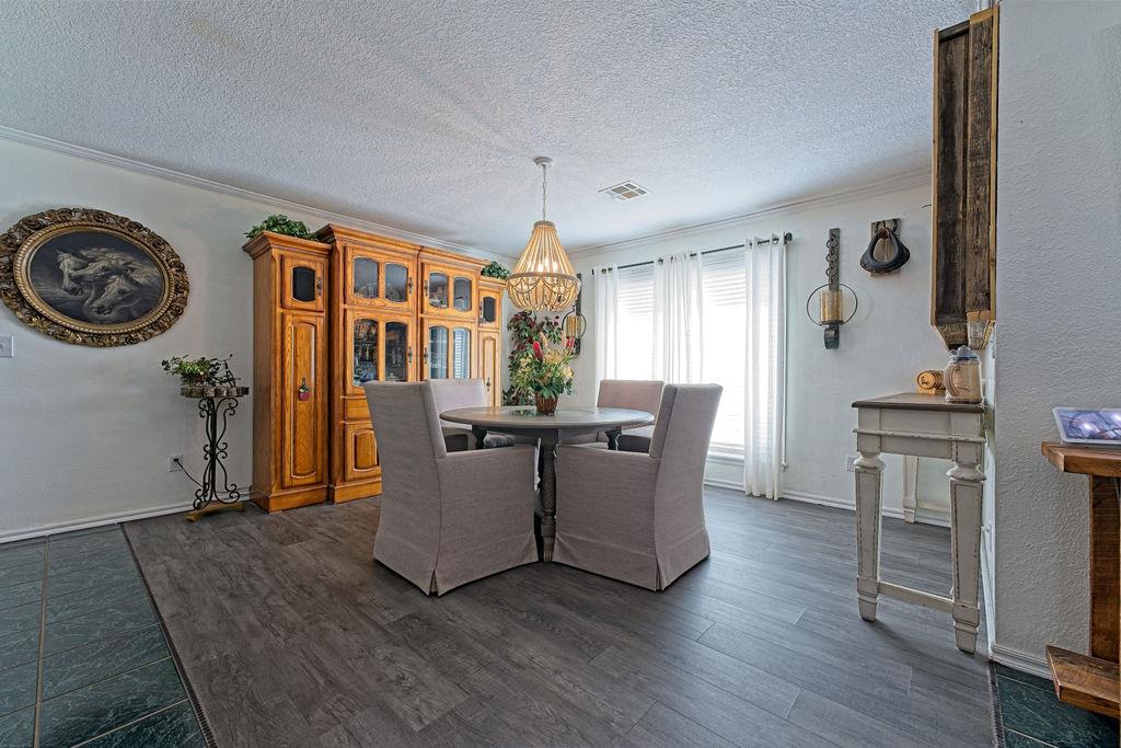 1901 S Broadway Property Photo 8