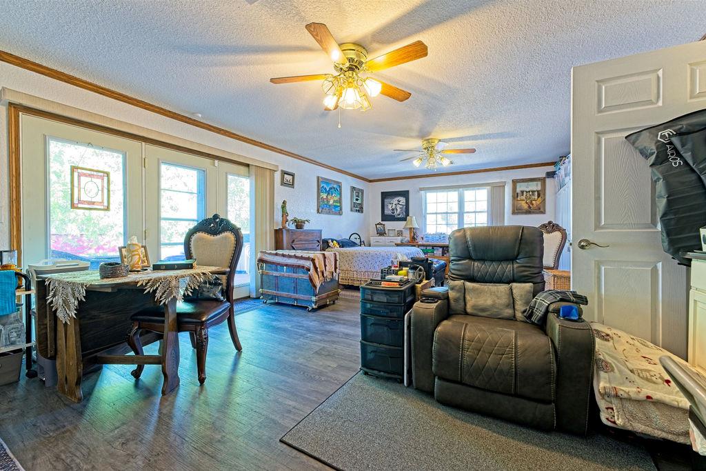 1901 S Broadway Property Photo 24