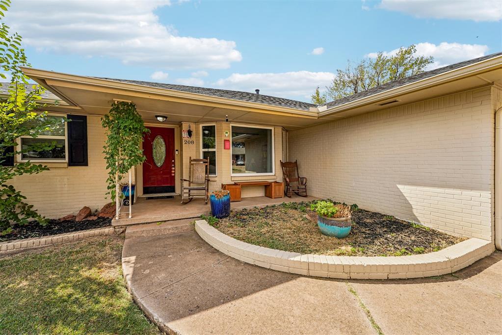 208 E 30th Street Property Photo 4