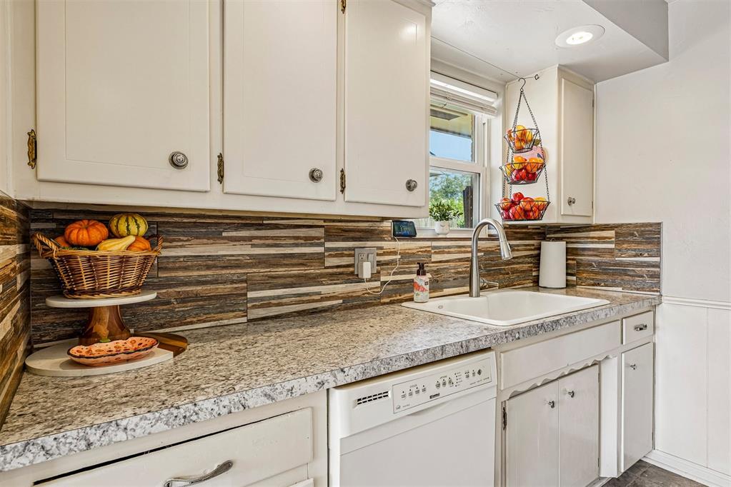 208 E 30th Street Property Photo 10