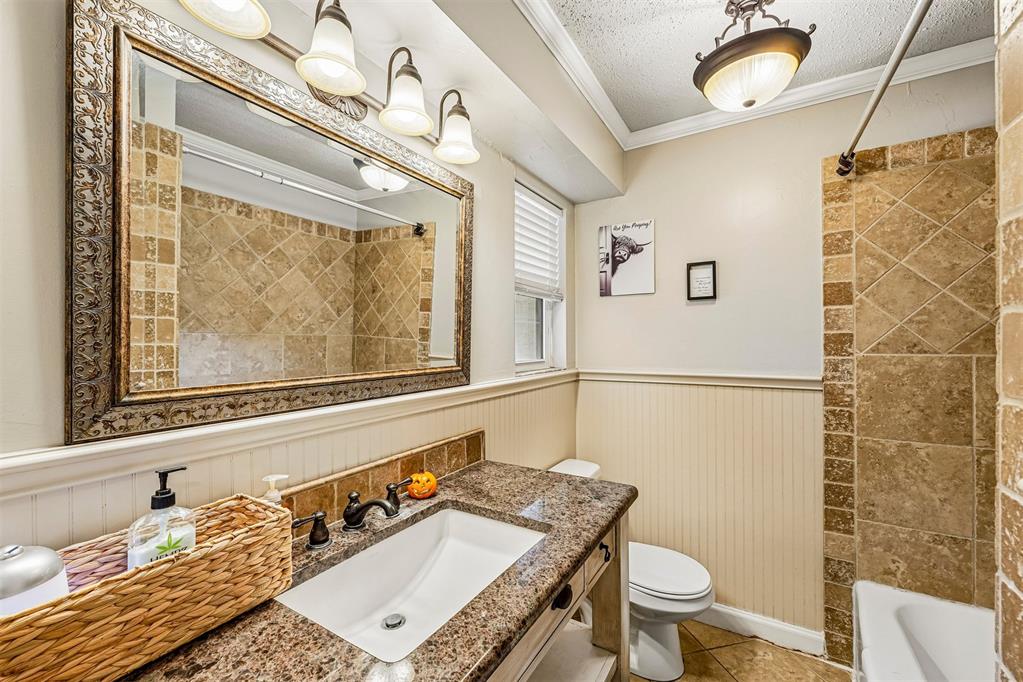208 E 30th Street Property Photo 18