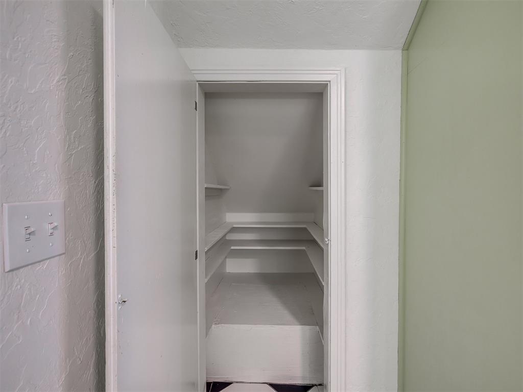 1103 W Wade Street Property Photo 18