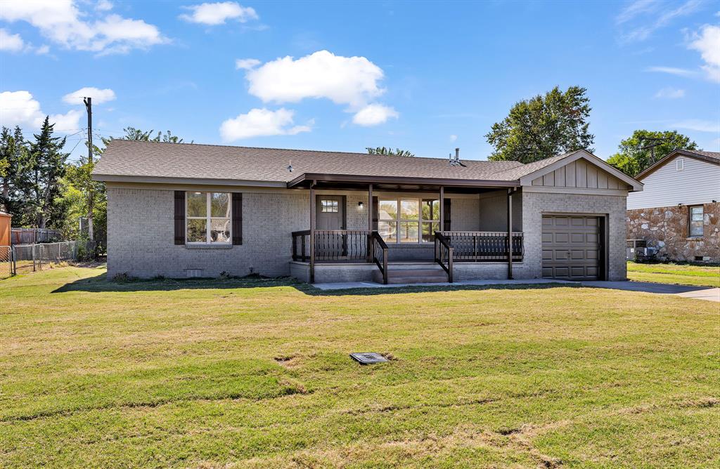 703 Thompson Drive Property Photo 3