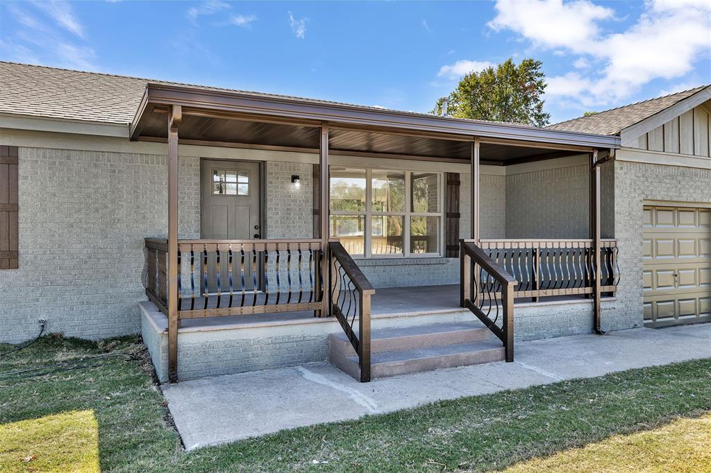 703 Thompson Drive Property Photo 4