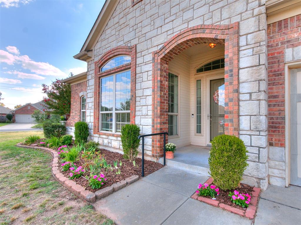 4100 Queensbury Court Property Photo 2