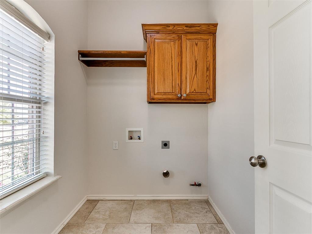 4100 Queensbury Court Property Photo 9