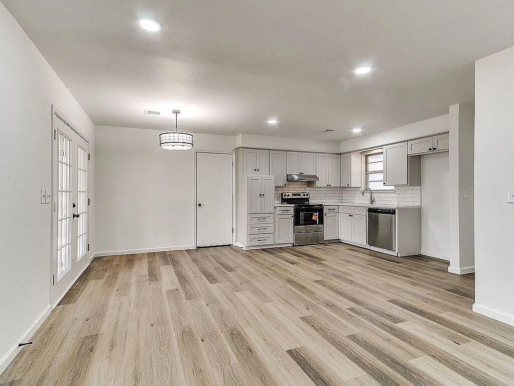 10917 N Mckinley Avenue Property Photo 10