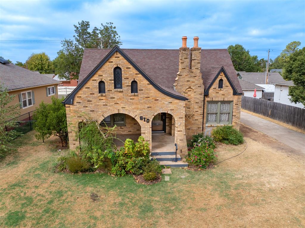 610 S Hoff Avenue Property Photo 1