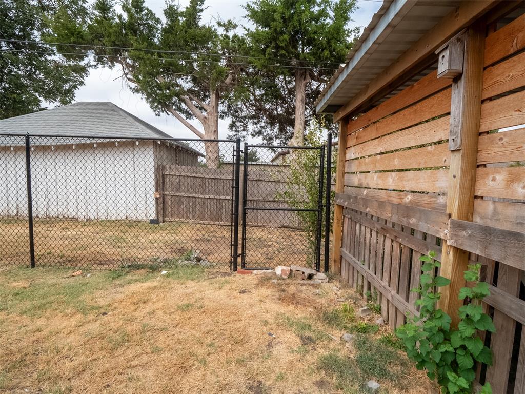 610 S Hoff Avenue Property Photo 7