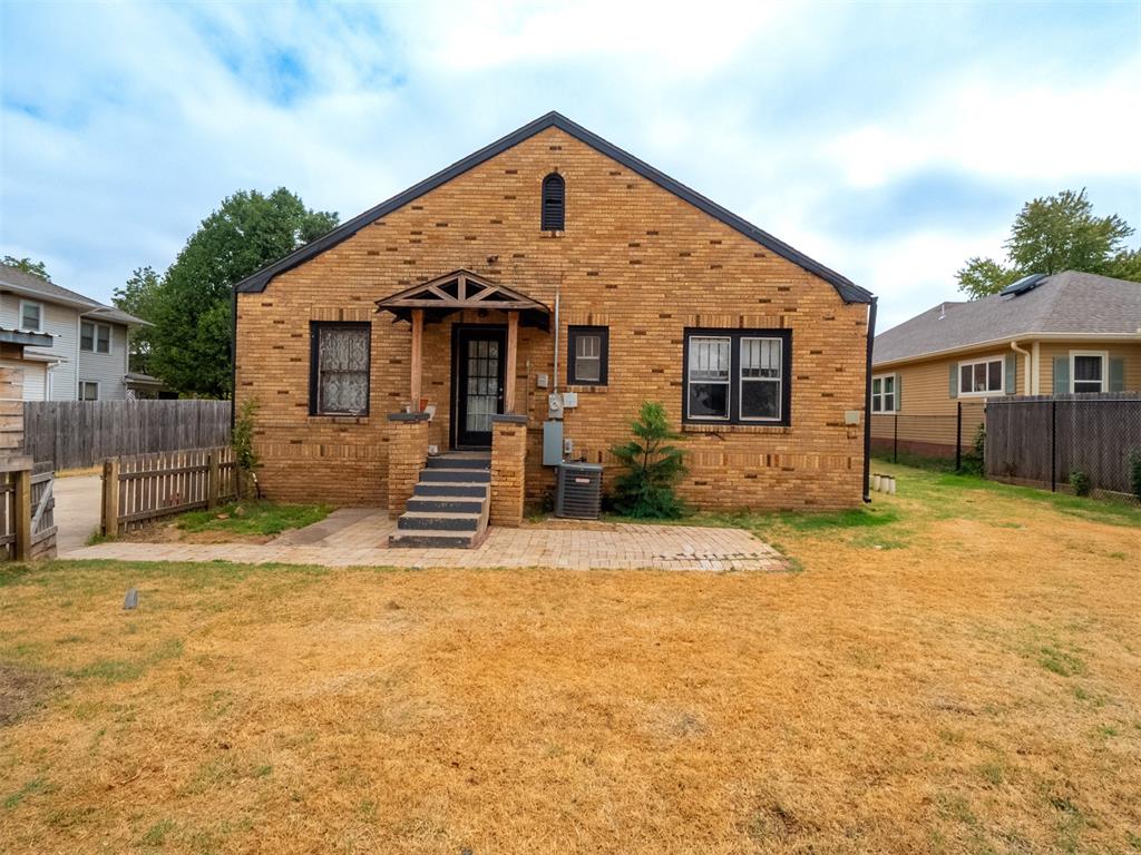 610 S Hoff Avenue Property Photo 8