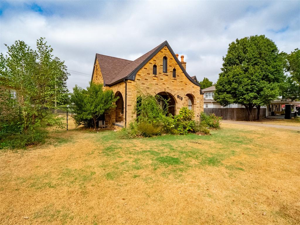 610 S Hoff Avenue Property Photo 11