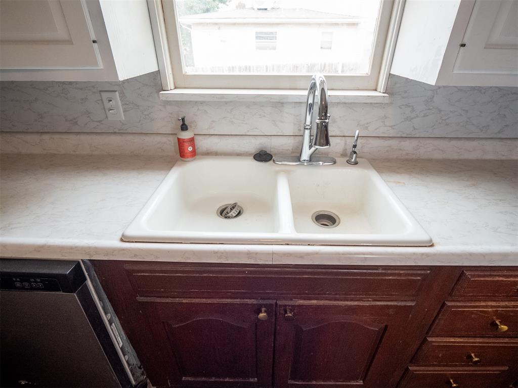 610 S Hoff Avenue Property Photo 32