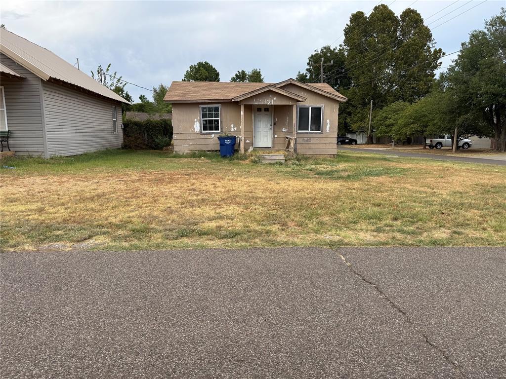 121 E Perry Lane Property Photo 1