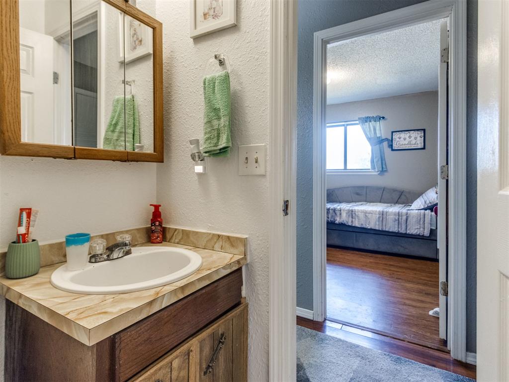 604 Meadowlake Drive Property Photo 22