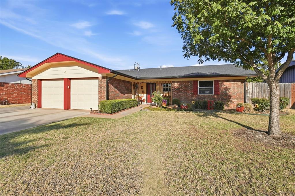 2512 Cherokee Strip Street Property Photo 2