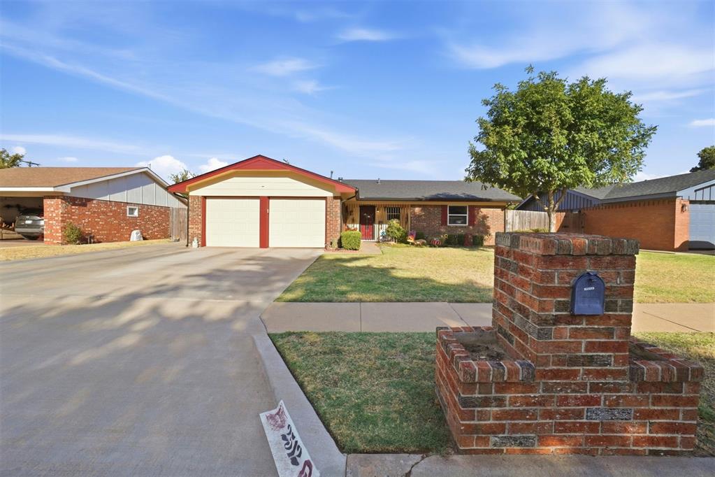 2512 Cherokee Strip Street Property Photo 3