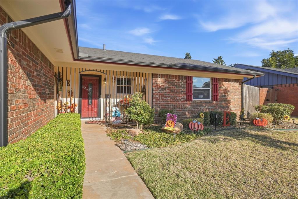 2512 Cherokee Strip Street Property Photo 6