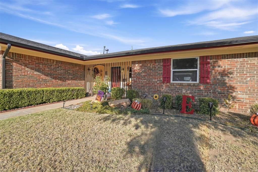 2512 Cherokee Strip Street Property Photo 8