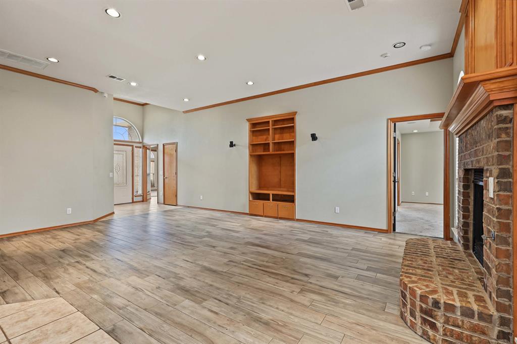 906 Renita Street Property Photo 4