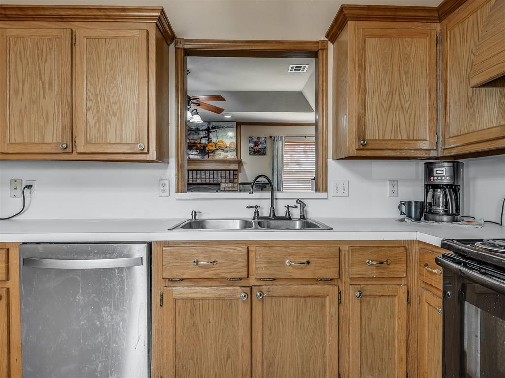 1713 N Shawnee Trail Property Photo 8