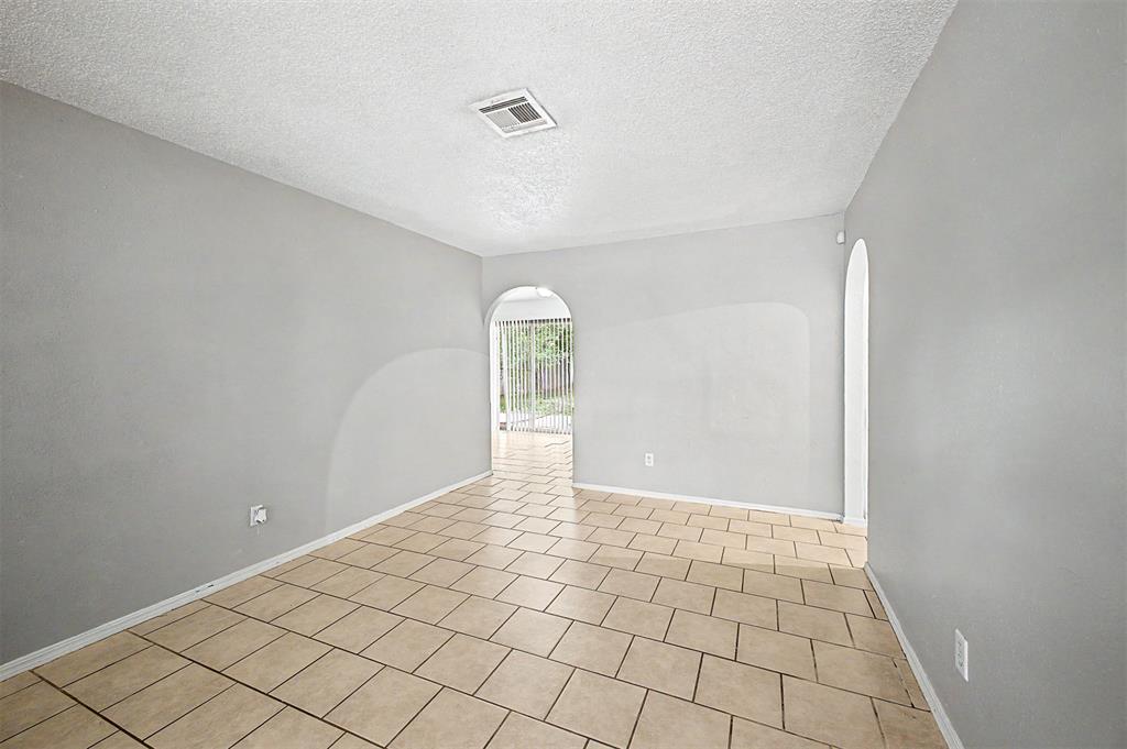 716 Lloyd Avenue Property Photo 4