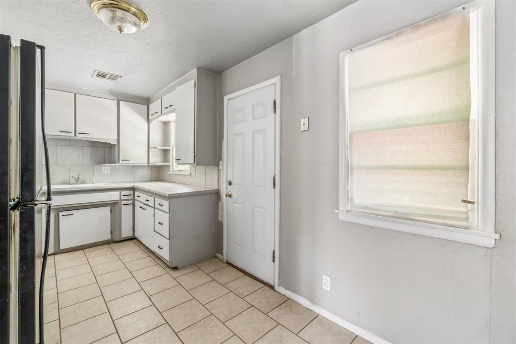 1117 Marydale Avenue Property Photo 7