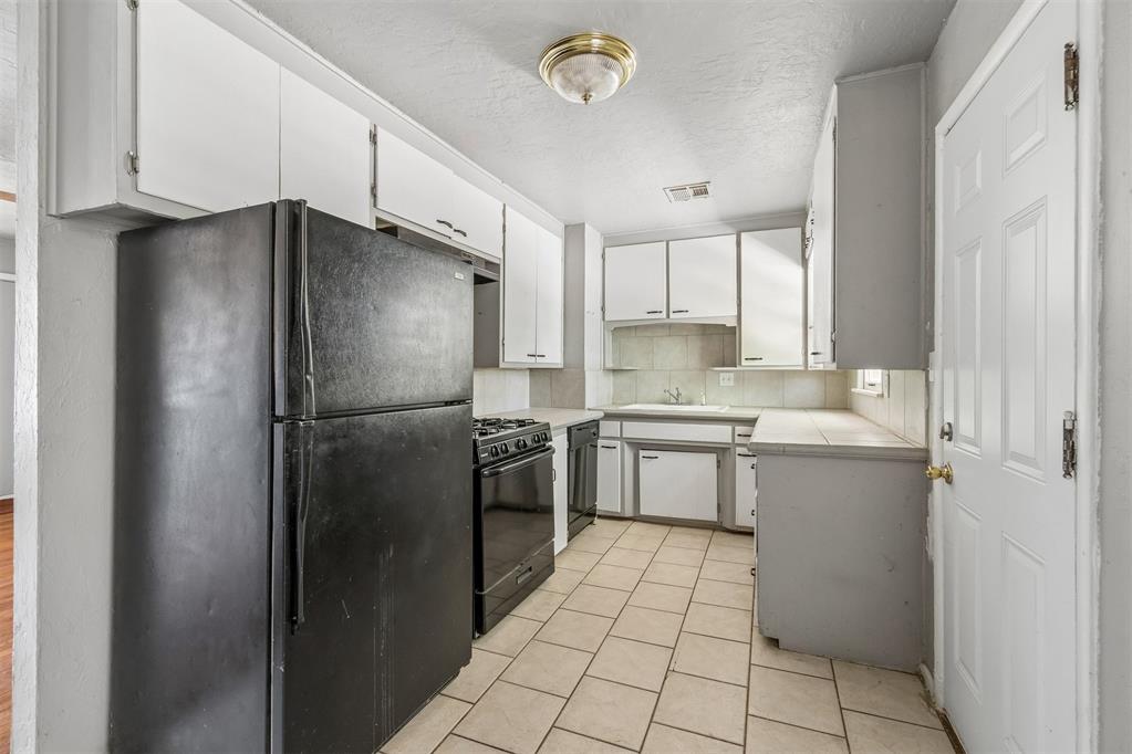 1117 Marydale Avenue Property Photo 8