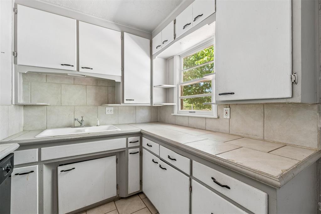 1117 Marydale Avenue Property Photo 10