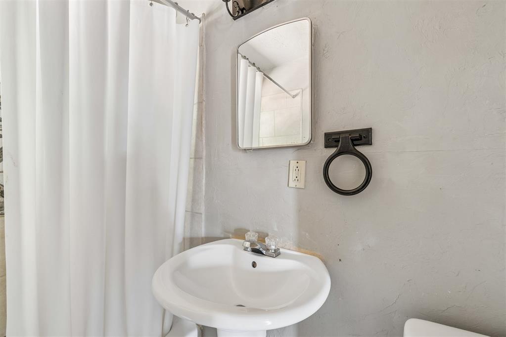 1117 Marydale Avenue Property Photo 16