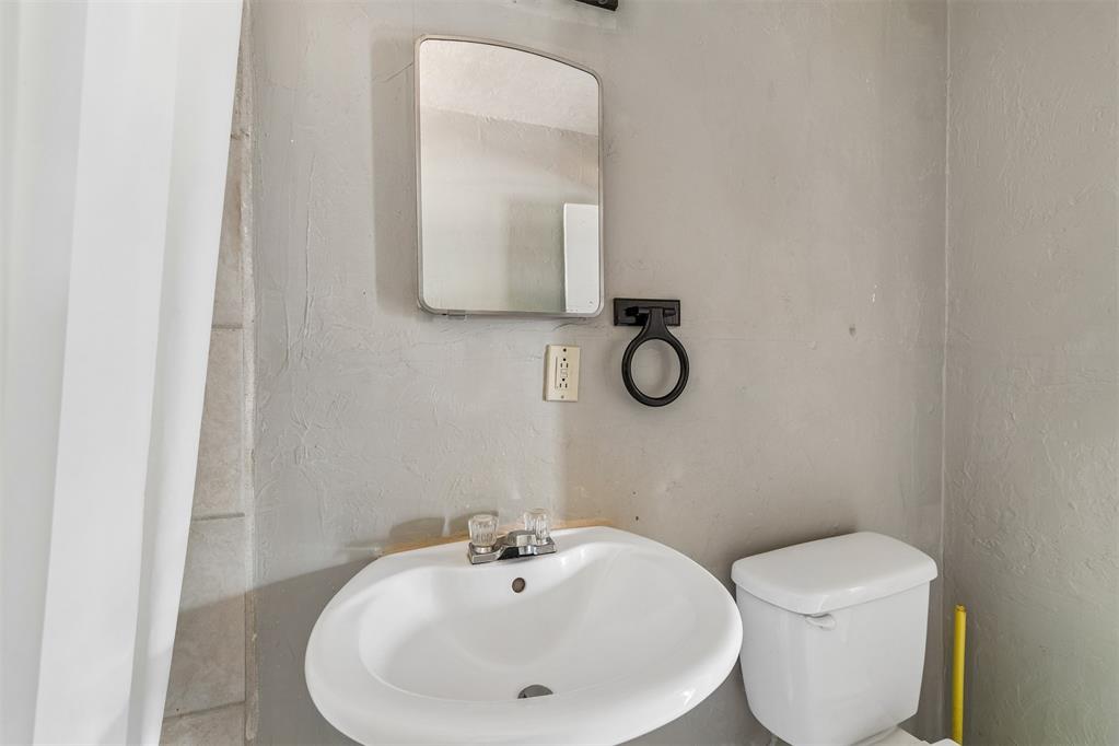 1117 Marydale Avenue Property Photo 17
